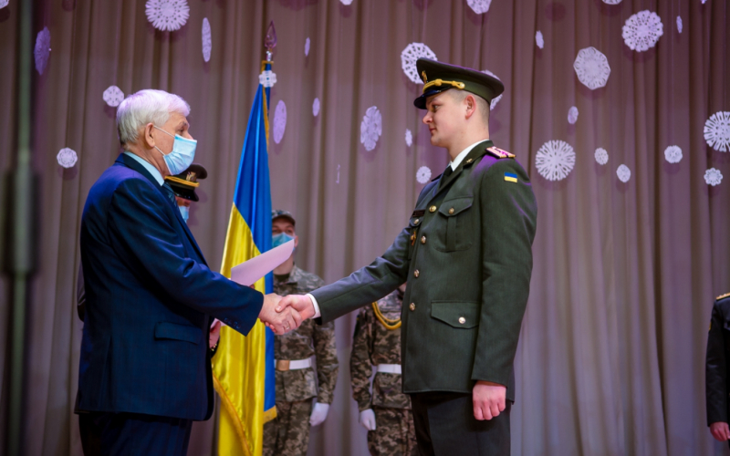 Вперше в історії: курсантка ІФНТУНГ отримала звання лейтенанта