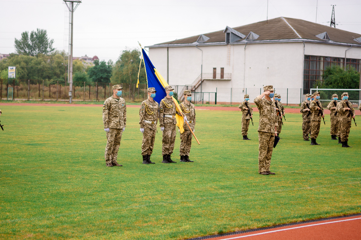 Складання Військової присяги на вірність українському народові.