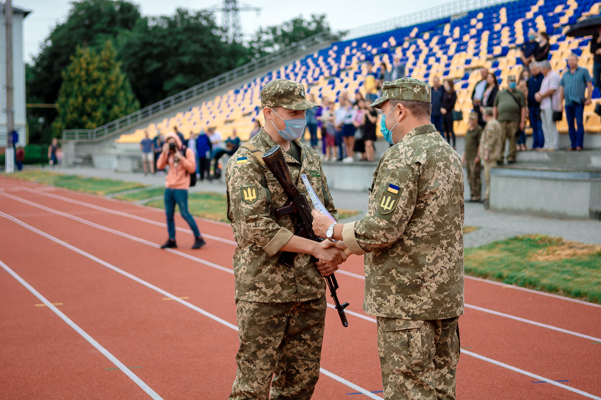 Складання Військової присяги на вірність українському народові.