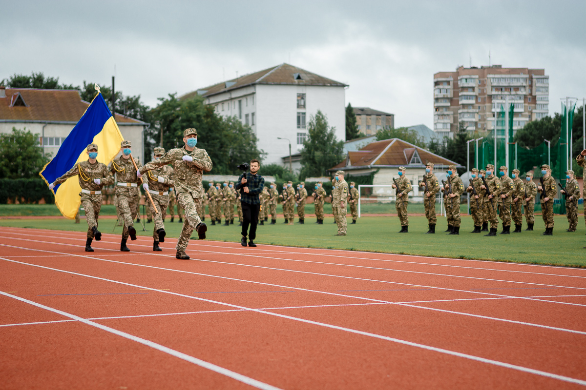 Складання Військової присяги на вірність українському народові.