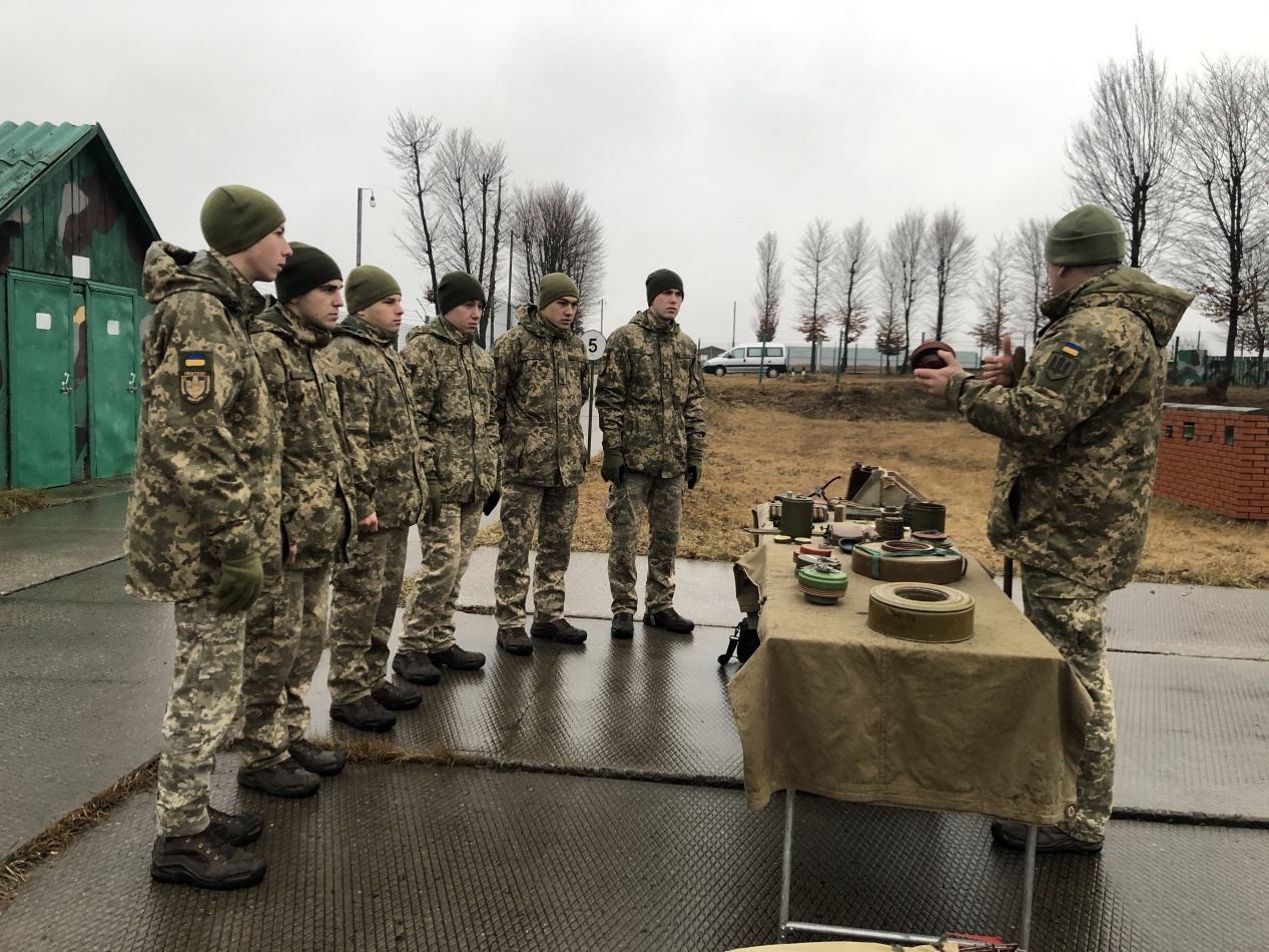 Посилена військова підготовка майбутніх офіцерів.