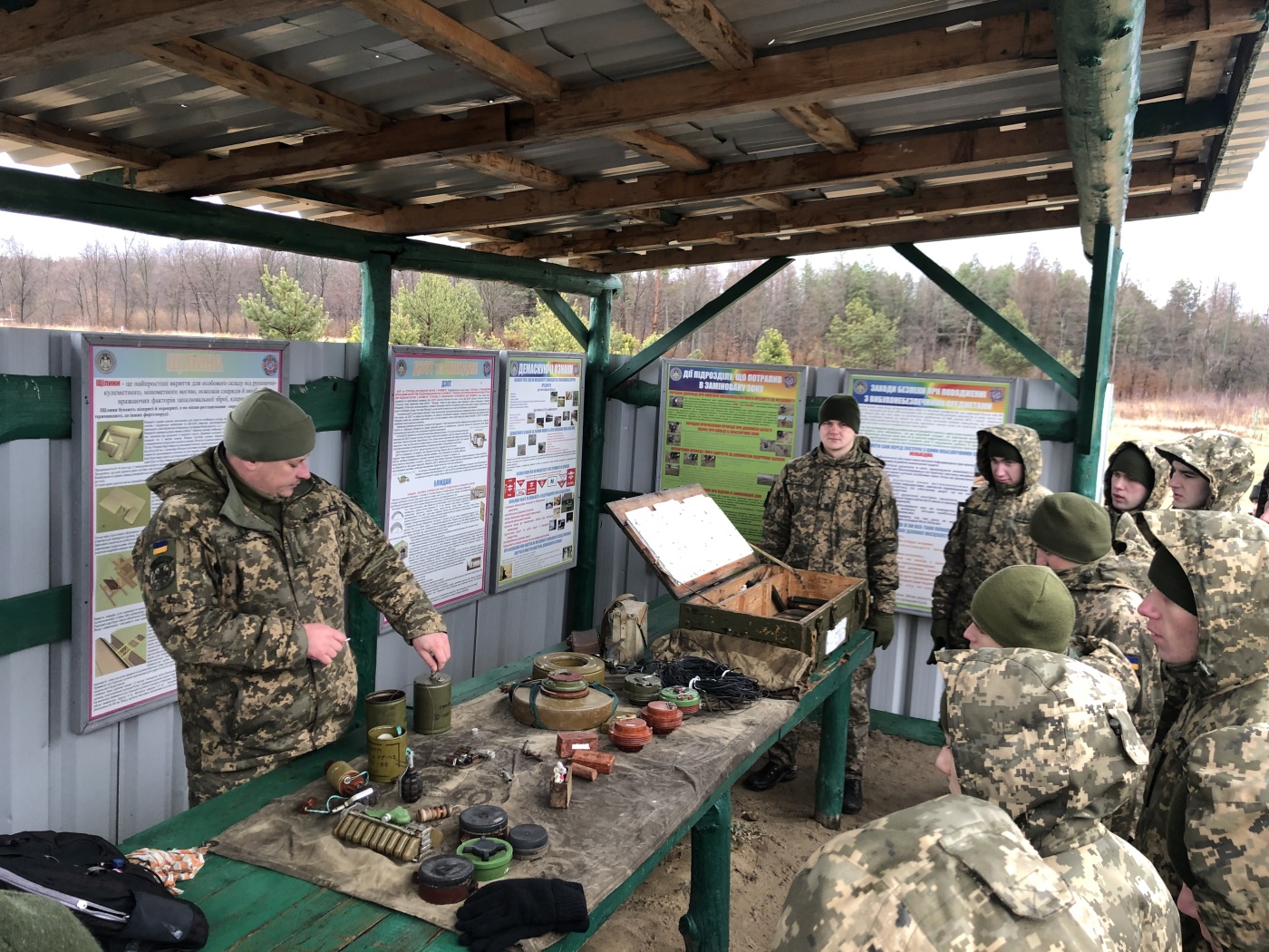 Посилена військова підготовка майбутніх офіцерів.