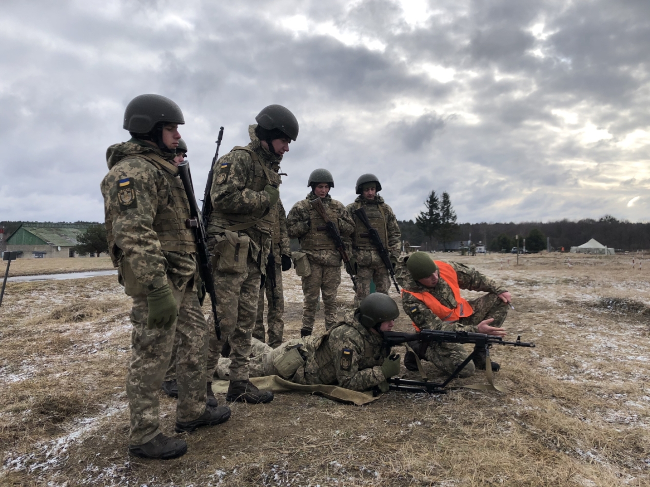 Посилена військова підготовка майбутніх офіцерів.