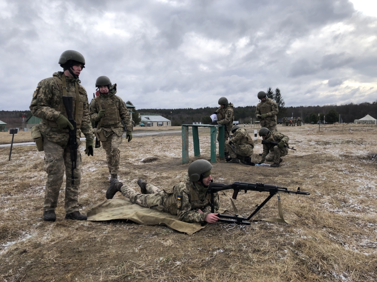 Посилена військова підготовка майбутніх офіцерів.