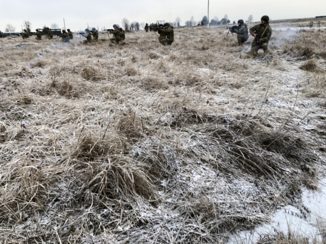 Посилена військова підготовка майбутніх офіцерів.