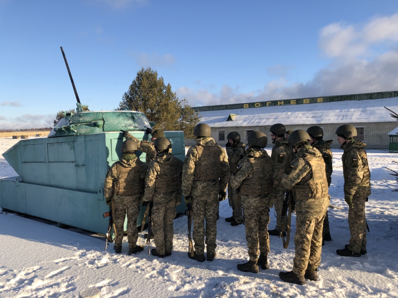 Посилена військова підготовка майбутніх офіцерів.