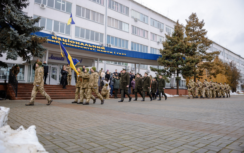 УКРАЇНСЬКА АРМІЯ ПОПОВНИЛАСЬ ОФІЦЕРАМИ-МАГІСТРАМИ!