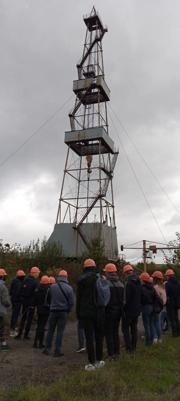 навчально-науково-виробничого центру в с. Загвіздя