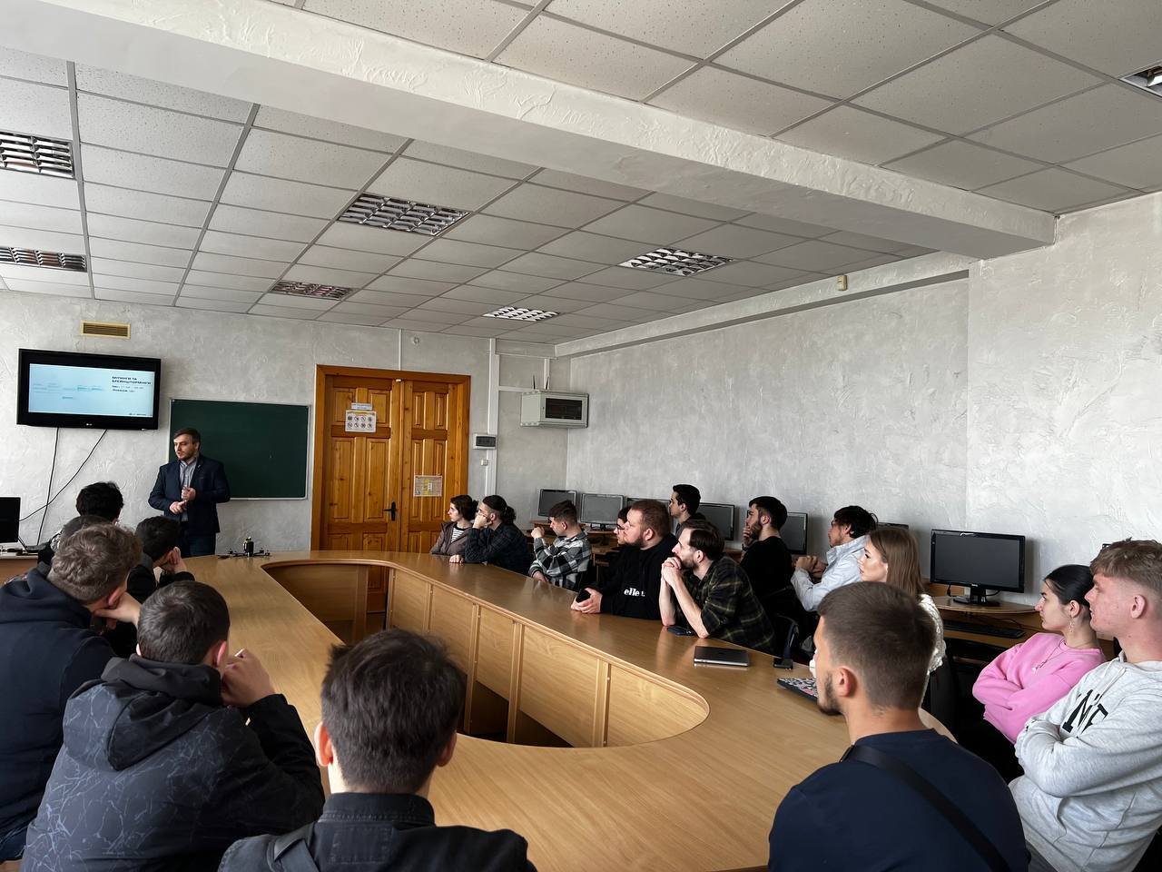 Android, дрони та «один день із життя програміста»: профорієнтаційна зустріч у КЕПі! Android, дрони та «один день із життя програміста»: профорієнтаційна зустріч у КЕПі!