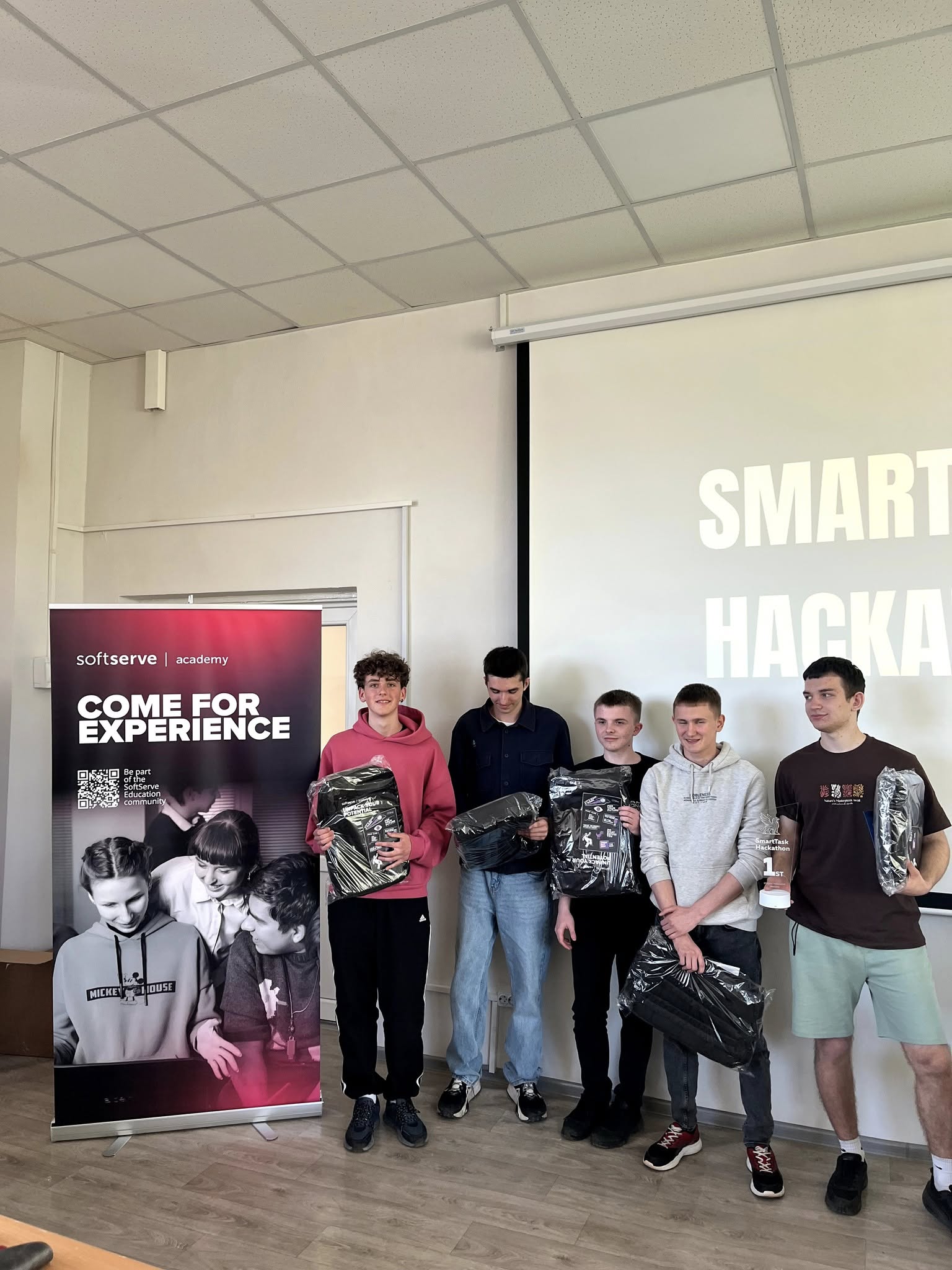 Smarttask Hackathon 2025: Свято знань, креативу та інновацій!