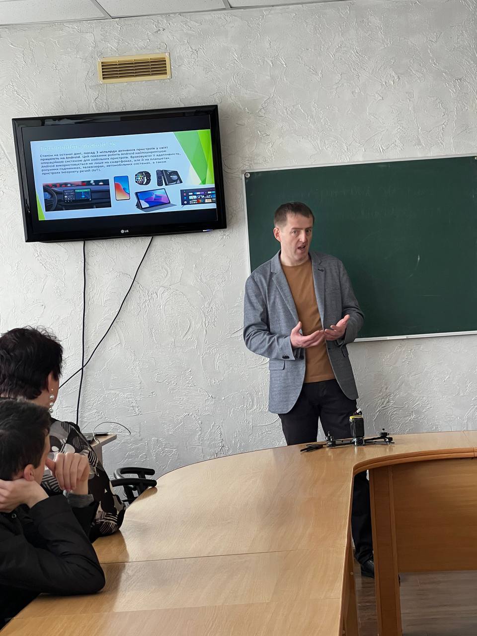 Android, дрони та «один день із життя програміста»: профорієнтаційна зустріч у КЕПі! Android, дрони та «один день із життя програміста»: профорієнтаційна зустріч у КЕПі!