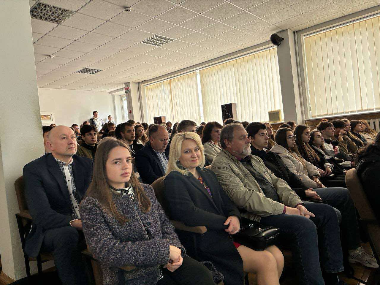 В Івано-Франківському національному технічному університеті нафти і газу  відбулась конференція в рамках проєкту  «Перевідкриття спільних культурних коренів та їх діджиталізація для майбутніх поколінь – Root4Dig» в повіті Марамуреш (Румунія) та Івано-Франківській області (Україна). Ця ініціатива має на меті поглиблення транскордонного співробітництва, популяризацію через оцифровування культурних цінностей у спільних Карпатах.  Нагадаємо, що проєкт реалізується ІФНТУНГ у партнерстві із Технічним університето