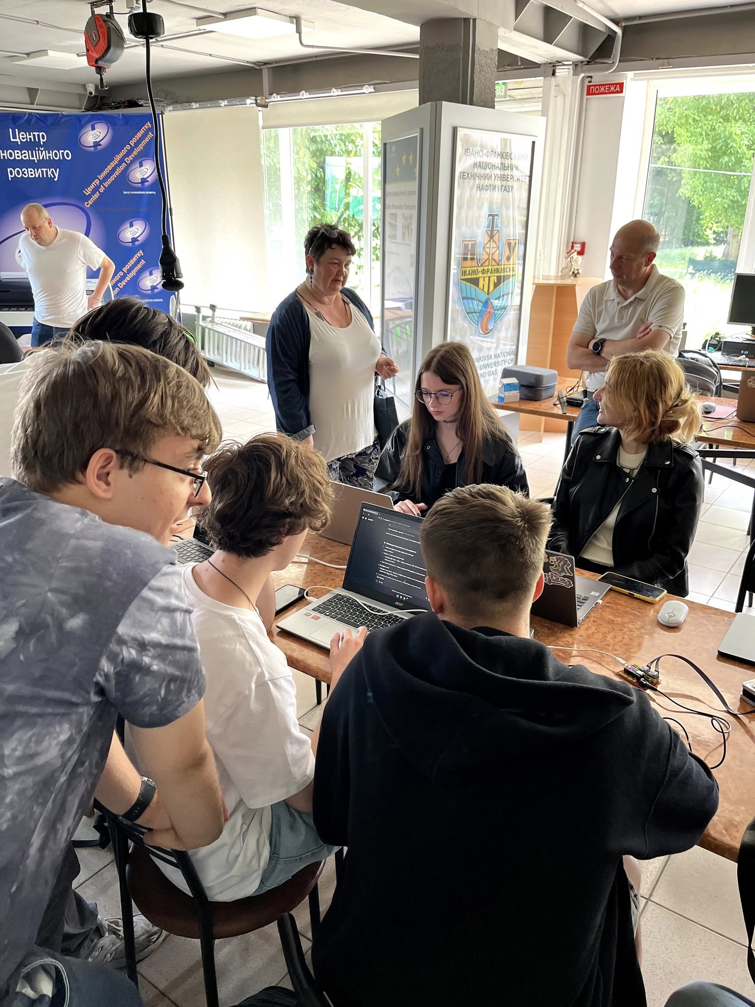 Знайомство з програмуванням малих обчислювальних платформ: тест-драйв