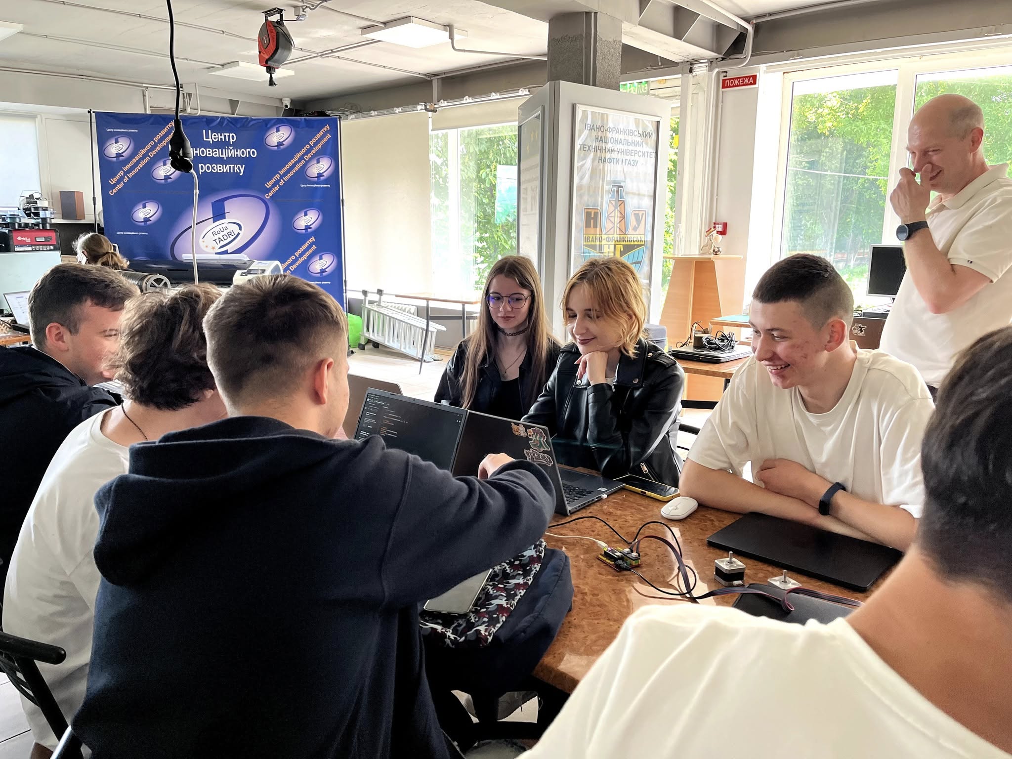 Знайомство з програмуванням малих обчислювальних платформ: тест-драйв