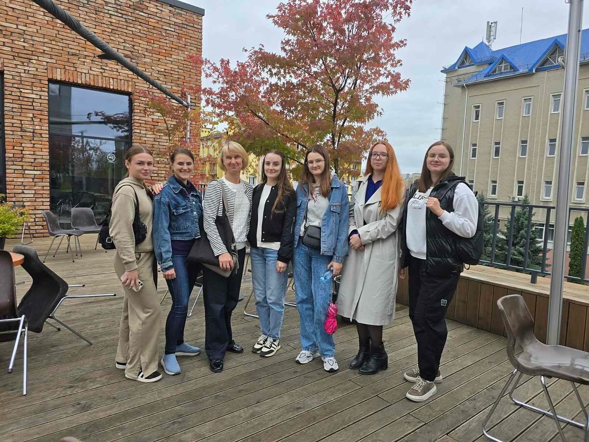 Навчання поза аудиторією: студенти-документознавці на лекції у книгарні «Сенс»