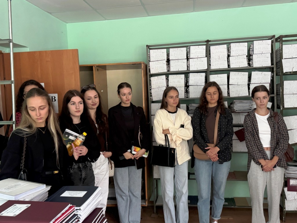 Студенти відвідали архівний відділ ІФНТУНГ  