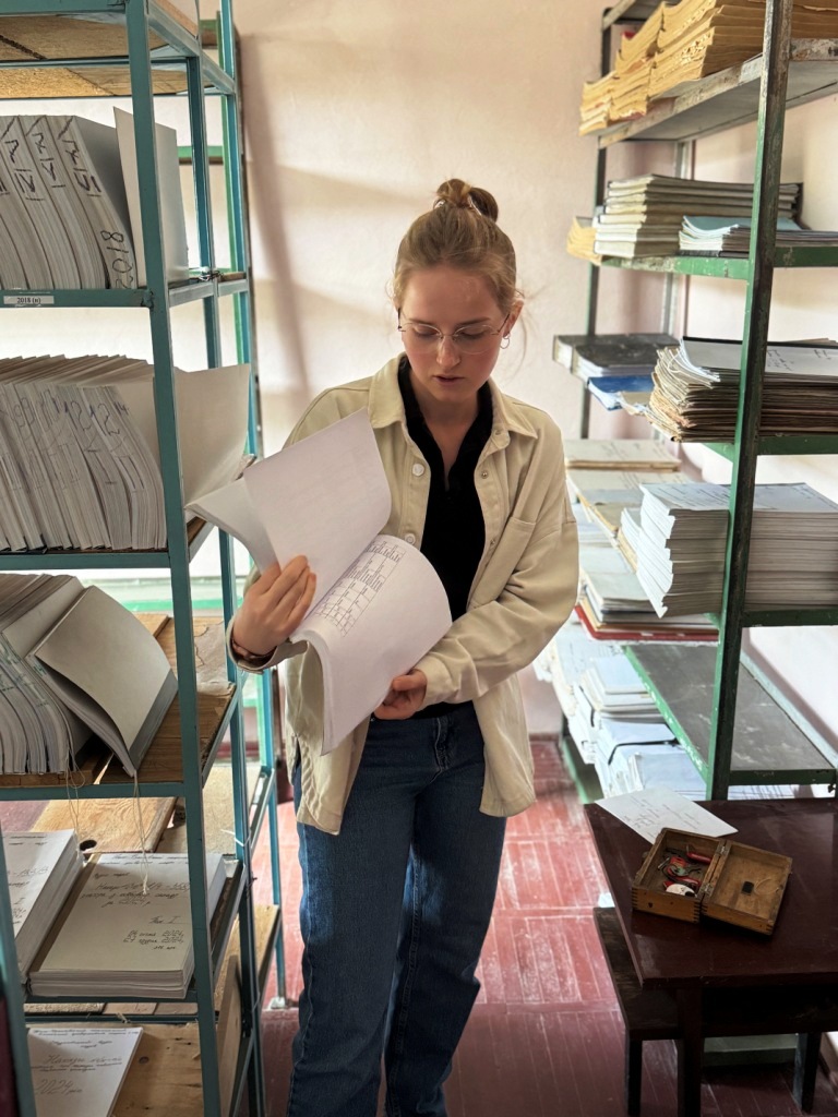 Студенти відвідали архівний відділ ІФНТУНГ  