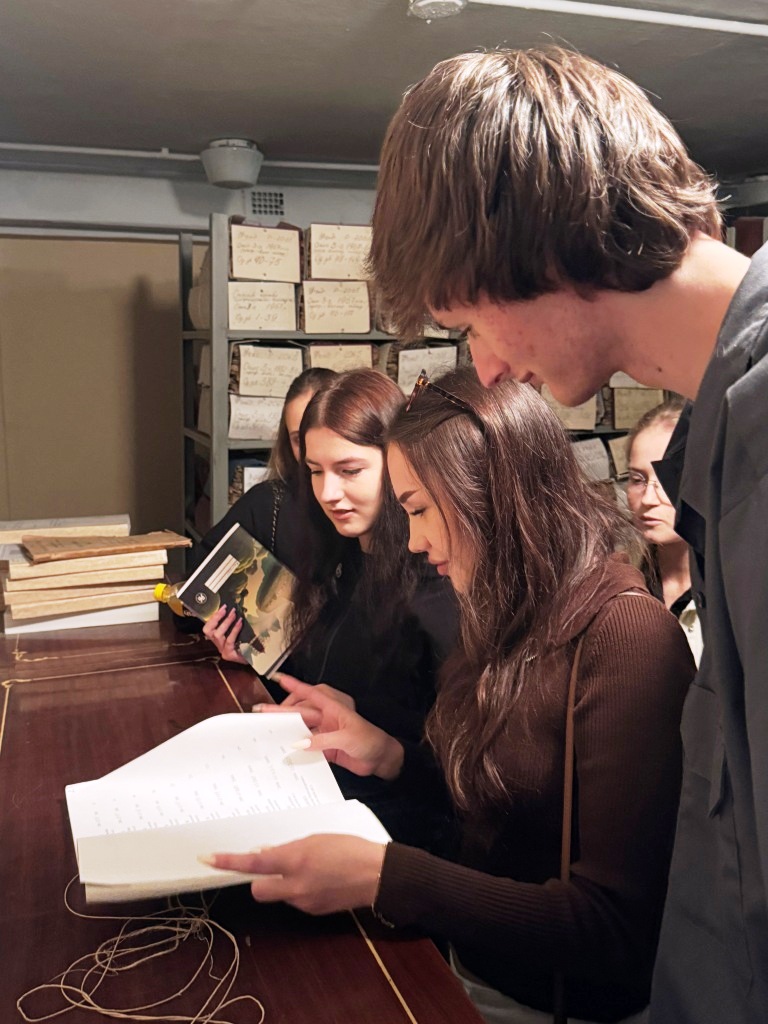 Студенти відвідали архівний відділ ІФНТУНГ  