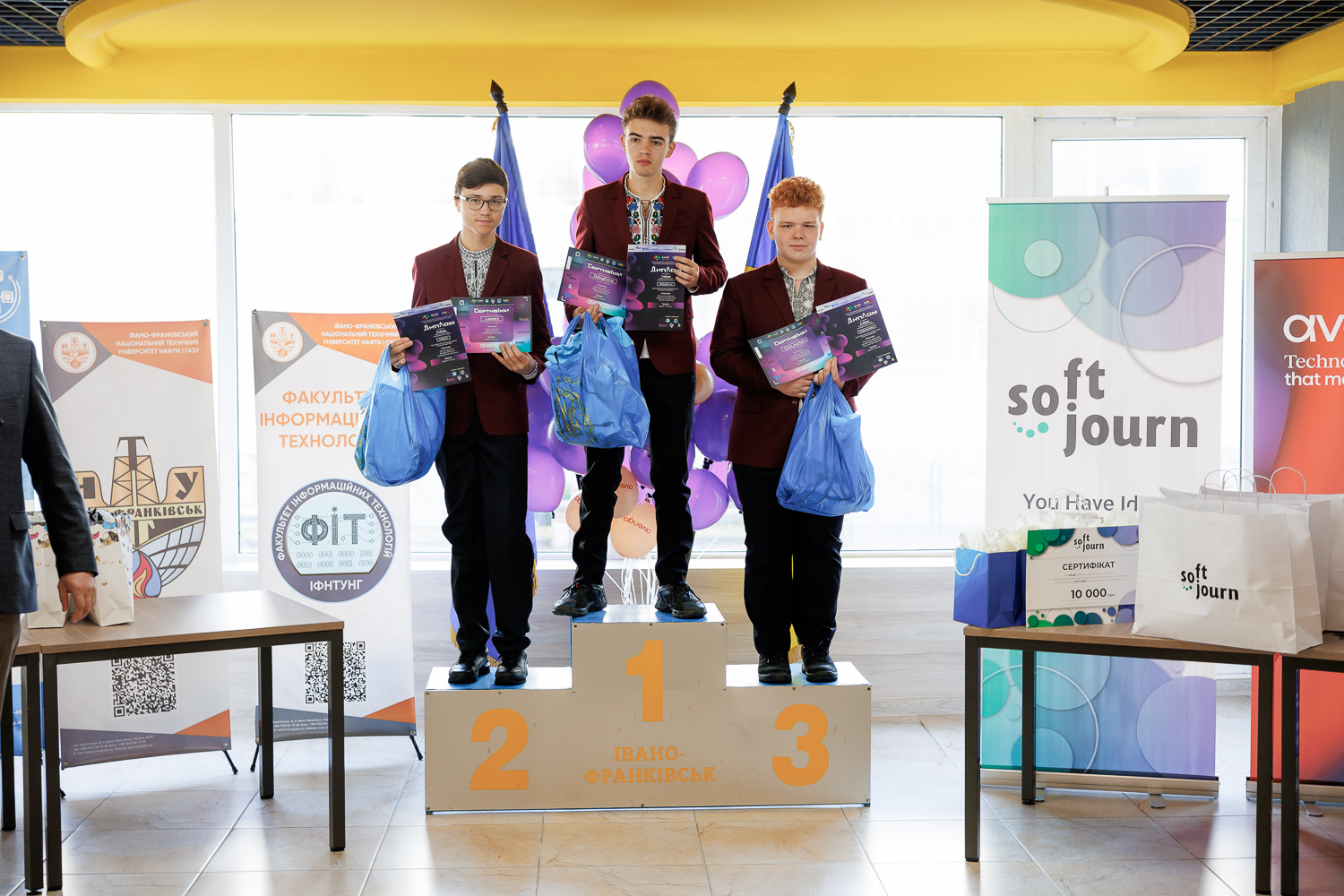 Переможці ІТ-олімпіади: в ІФНТУНГ відзначили найкращих програмістів Прикарпаття! 