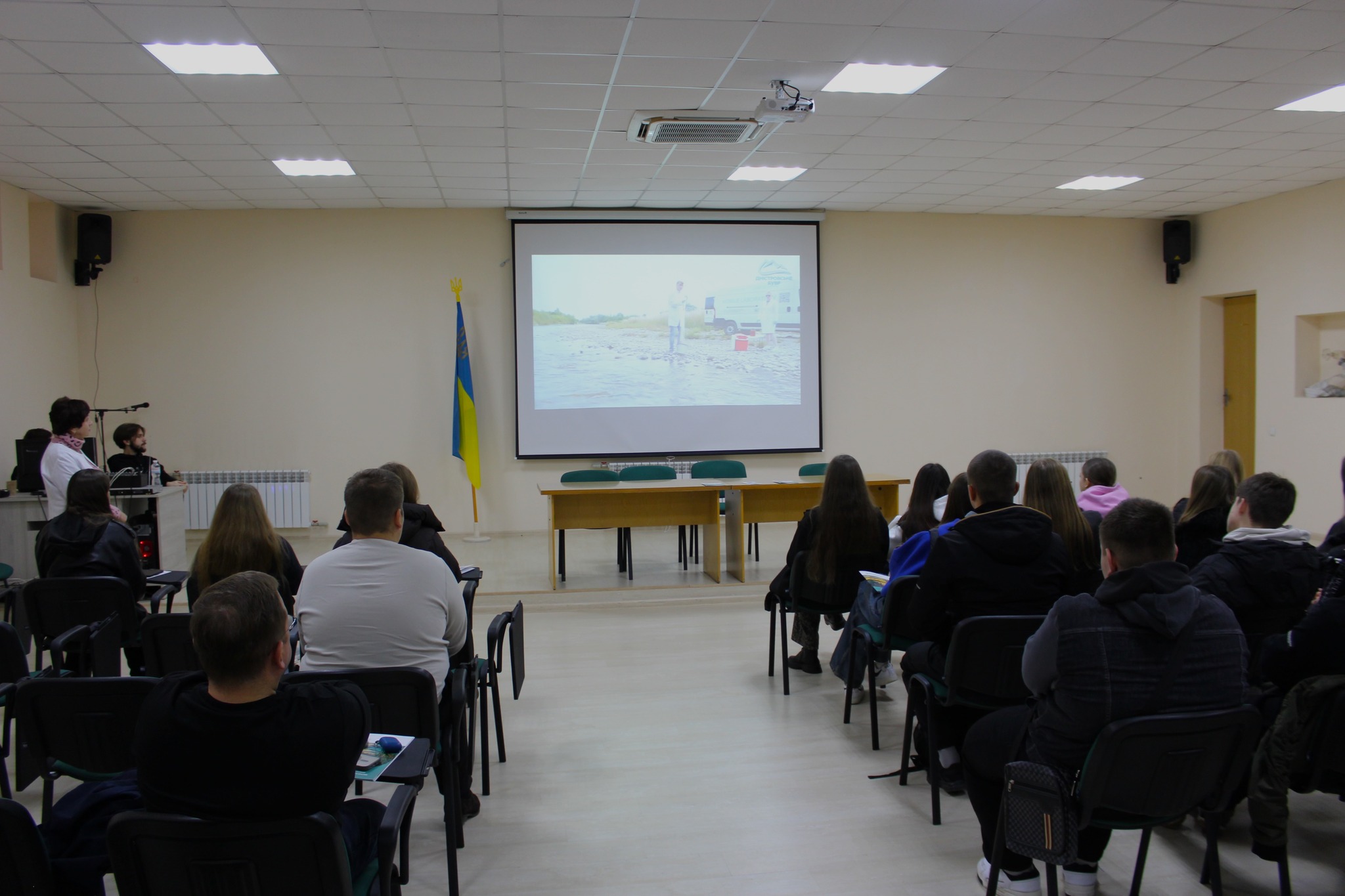 Якісні водні ресурси – це складова Національної безпеки: керівництво і фахівці Дністровського БУВР провели лекцію для студентів ІФНТУНГ