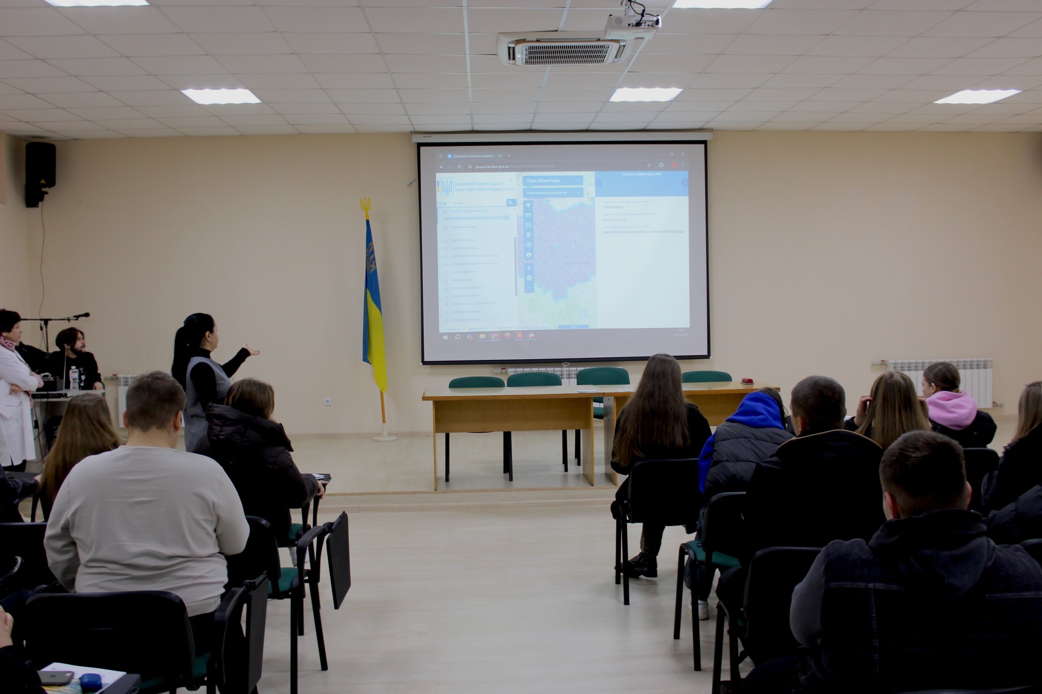 Якісні водні ресурси – це складова Національної безпеки: керівництво і фахівці Дністровського БУВР провели лекцію для студентів ІФНТУНГ