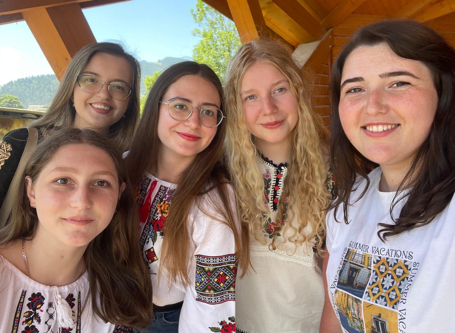 Root4Dig Літній студентський табір