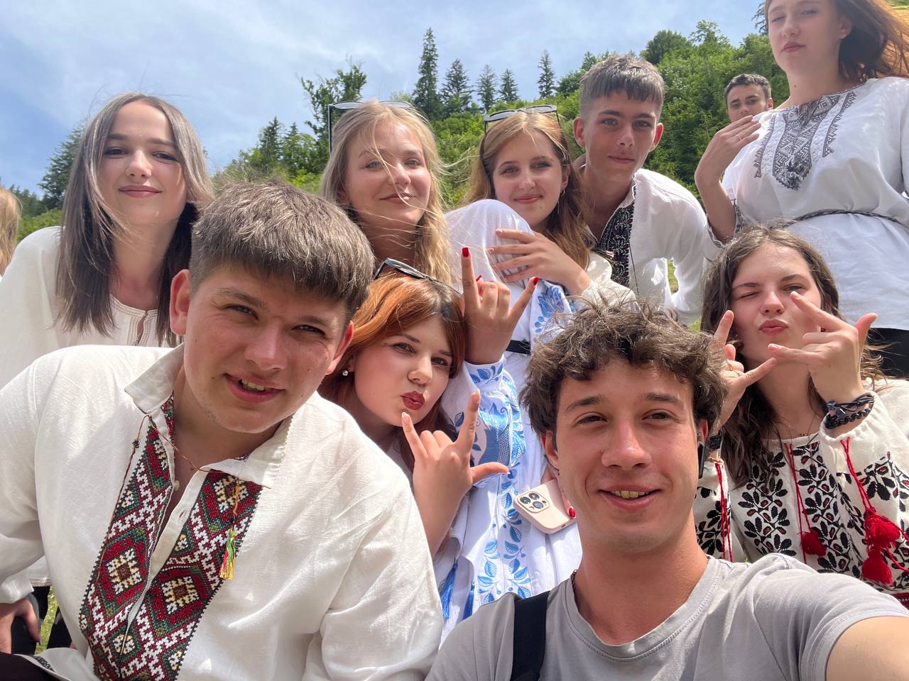 Root4Dig Літній студентський табір