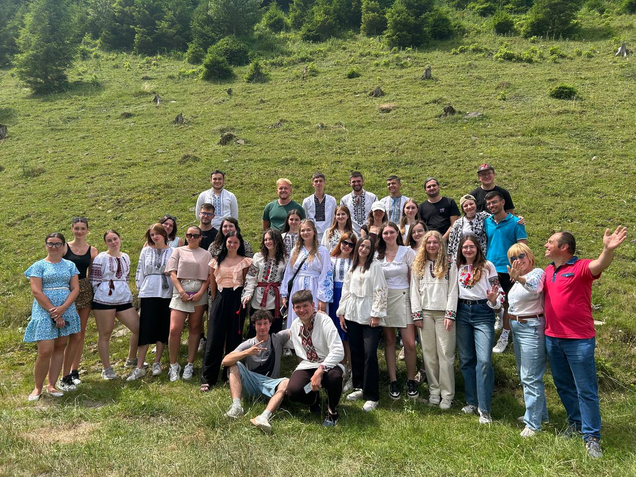 Root4Dig Літній студентський табір