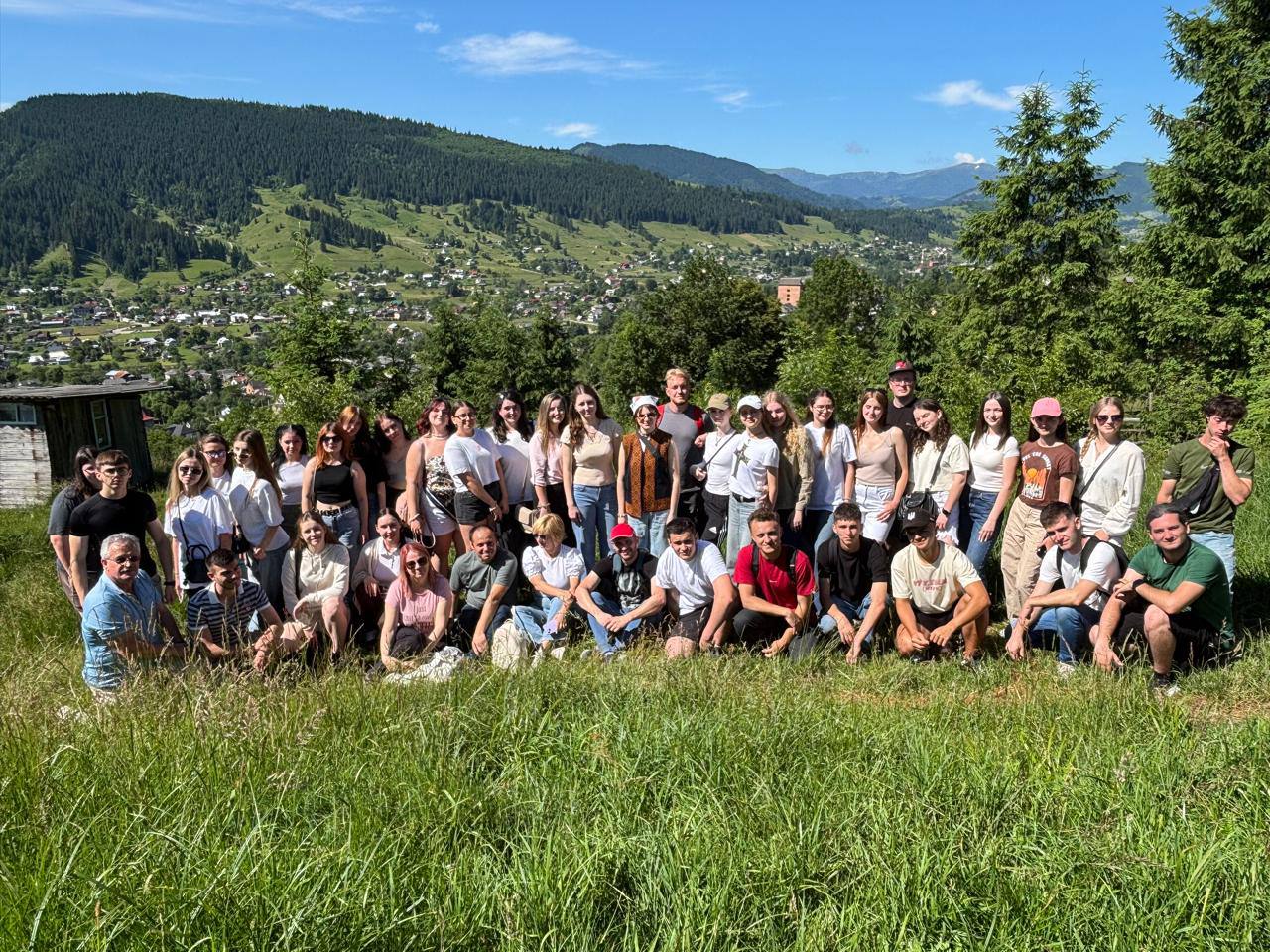 Root4Dig Літній студентський табір