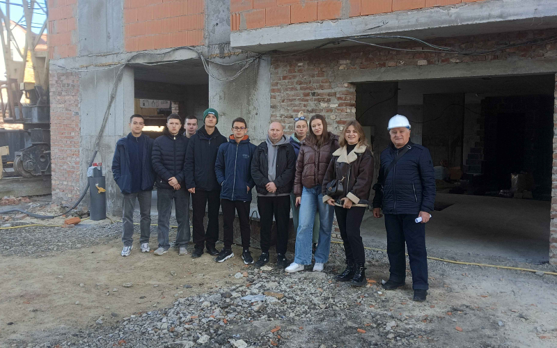 Бінарне заняття на будмайданчику: теорія зустрічається з практикою