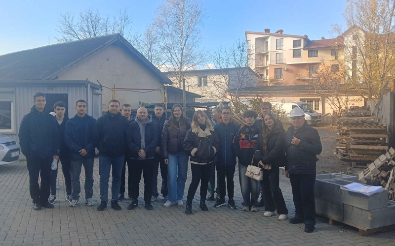 Бінарне заняття на будмайданчику: теорія зустрічається з практикою