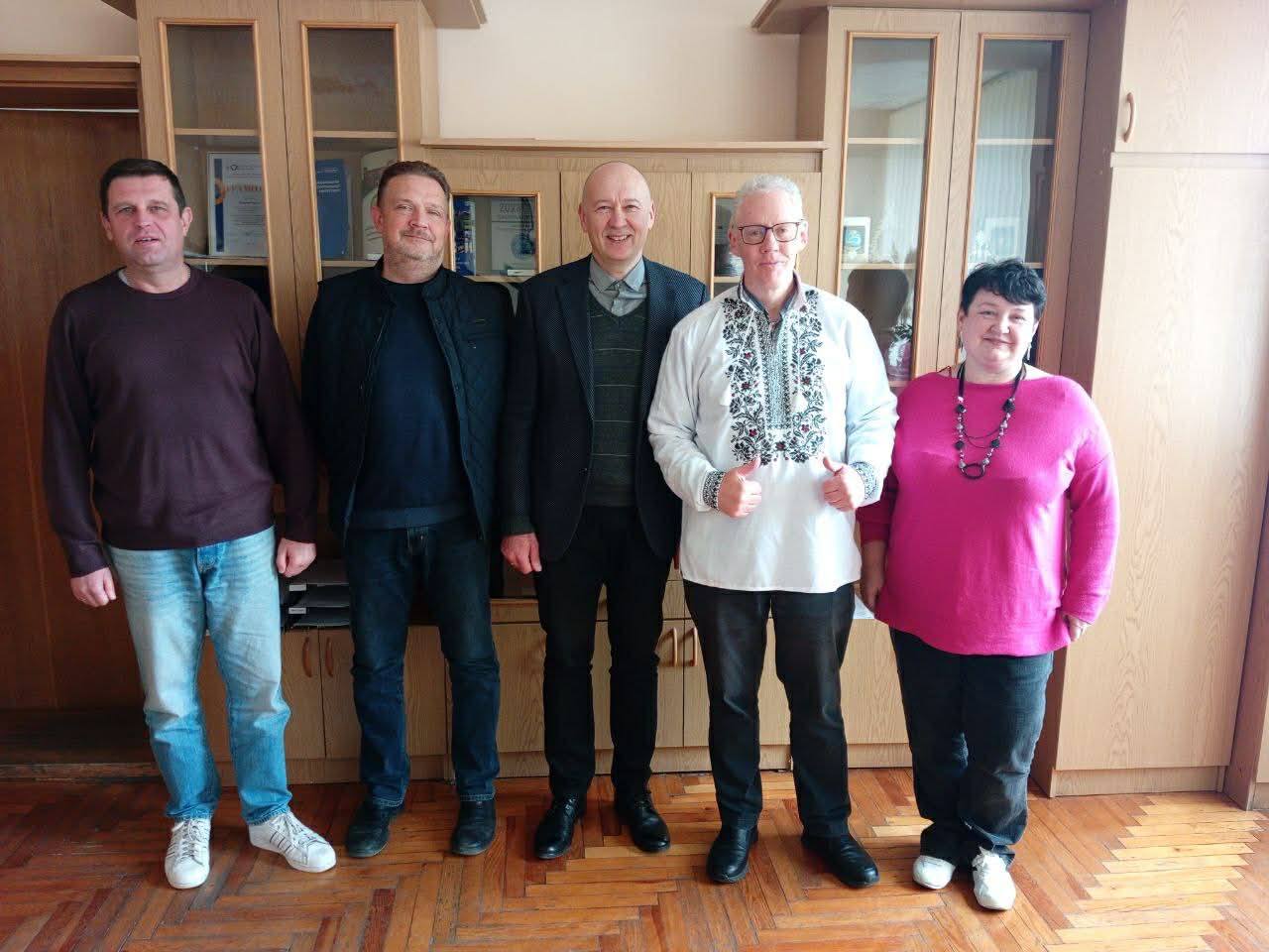 Друзів пізнаєш у складні часи