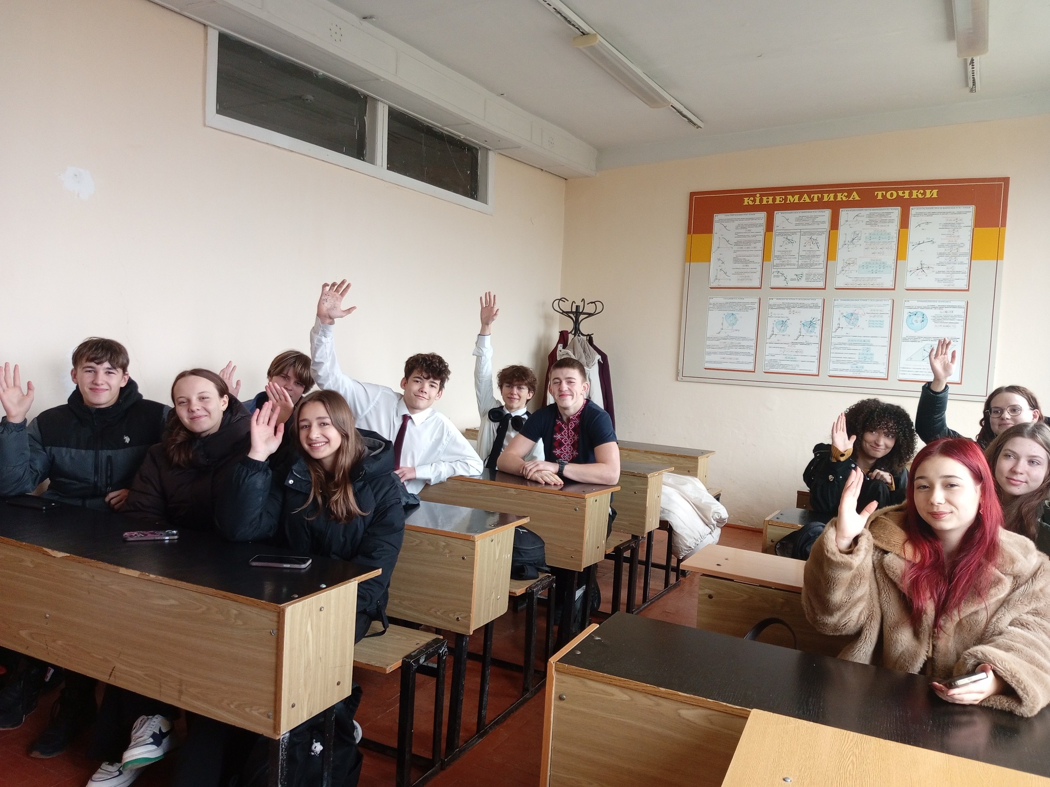 Професійна орієнтація в дії: асистент кафедри ІПЗ Олександра Царева проводить урок технологій у фізико-технічному ліцеї ІФНТУНГ