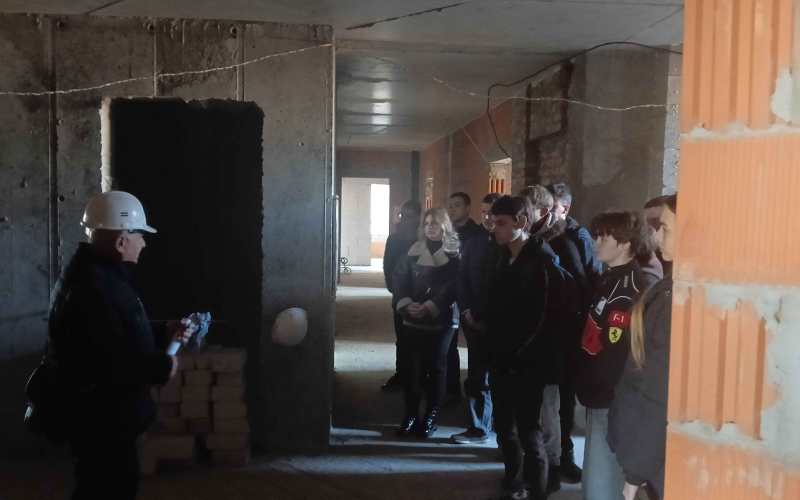 Бінарне заняття на будмайданчику: теорія зустрічається з практикою