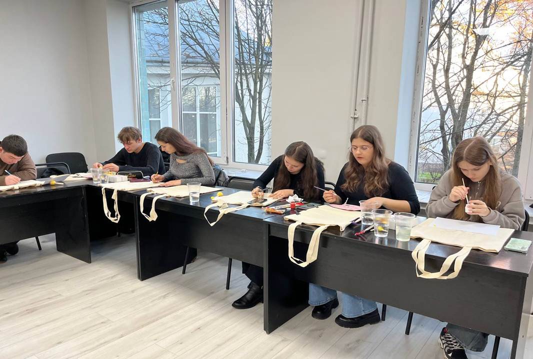 ВОРКШОП ІЗ РОЗПИСУ ШОПЕРІВ