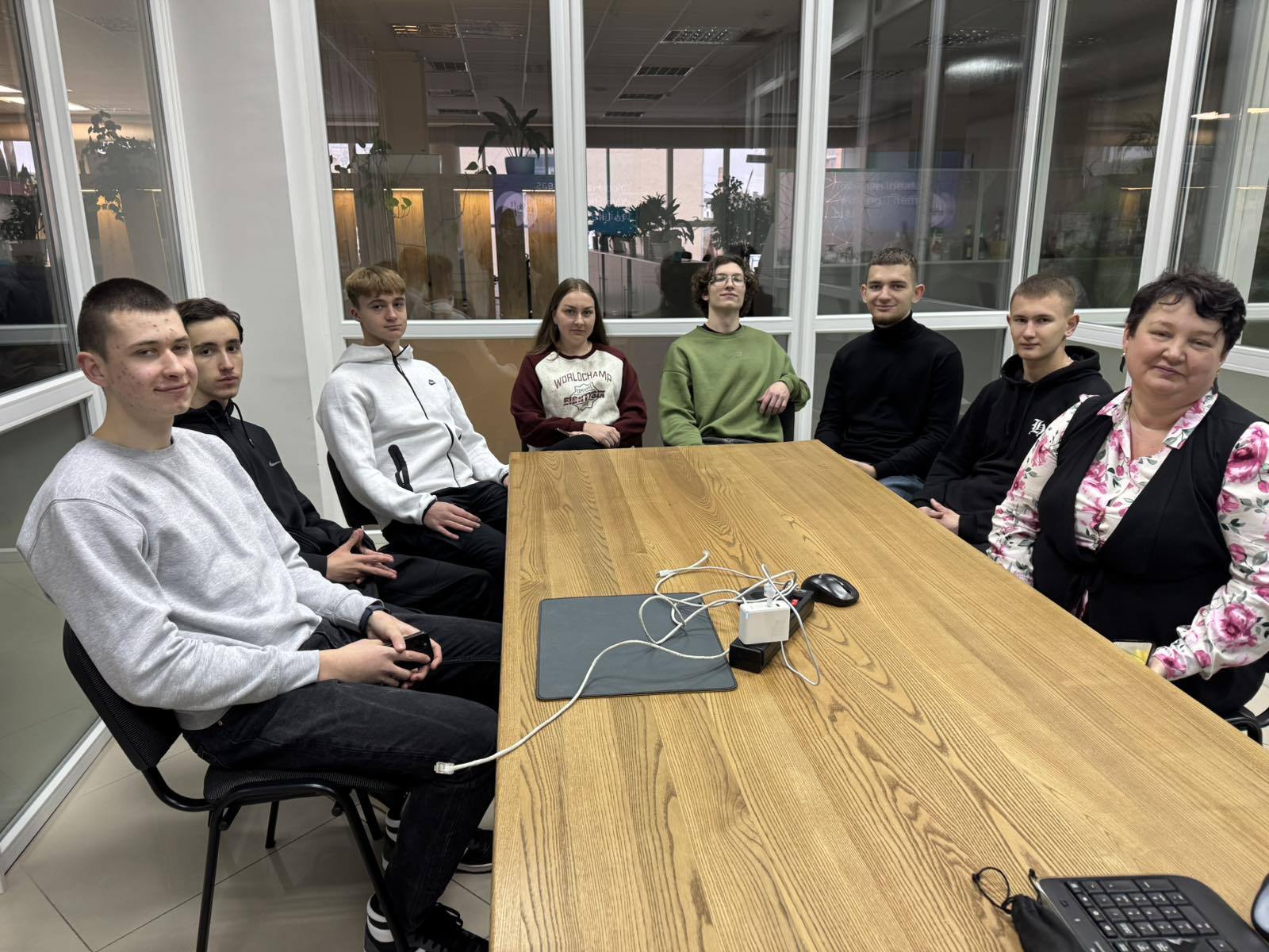 Спілкуємося з професіоналами: екскурсія студентів до офісу Softjourn