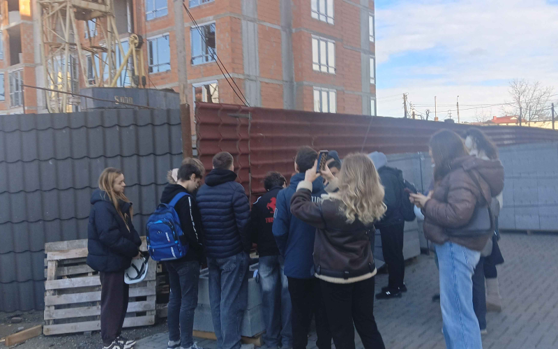 Бінарне заняття на будмайданчику: теорія зустрічається з практикою