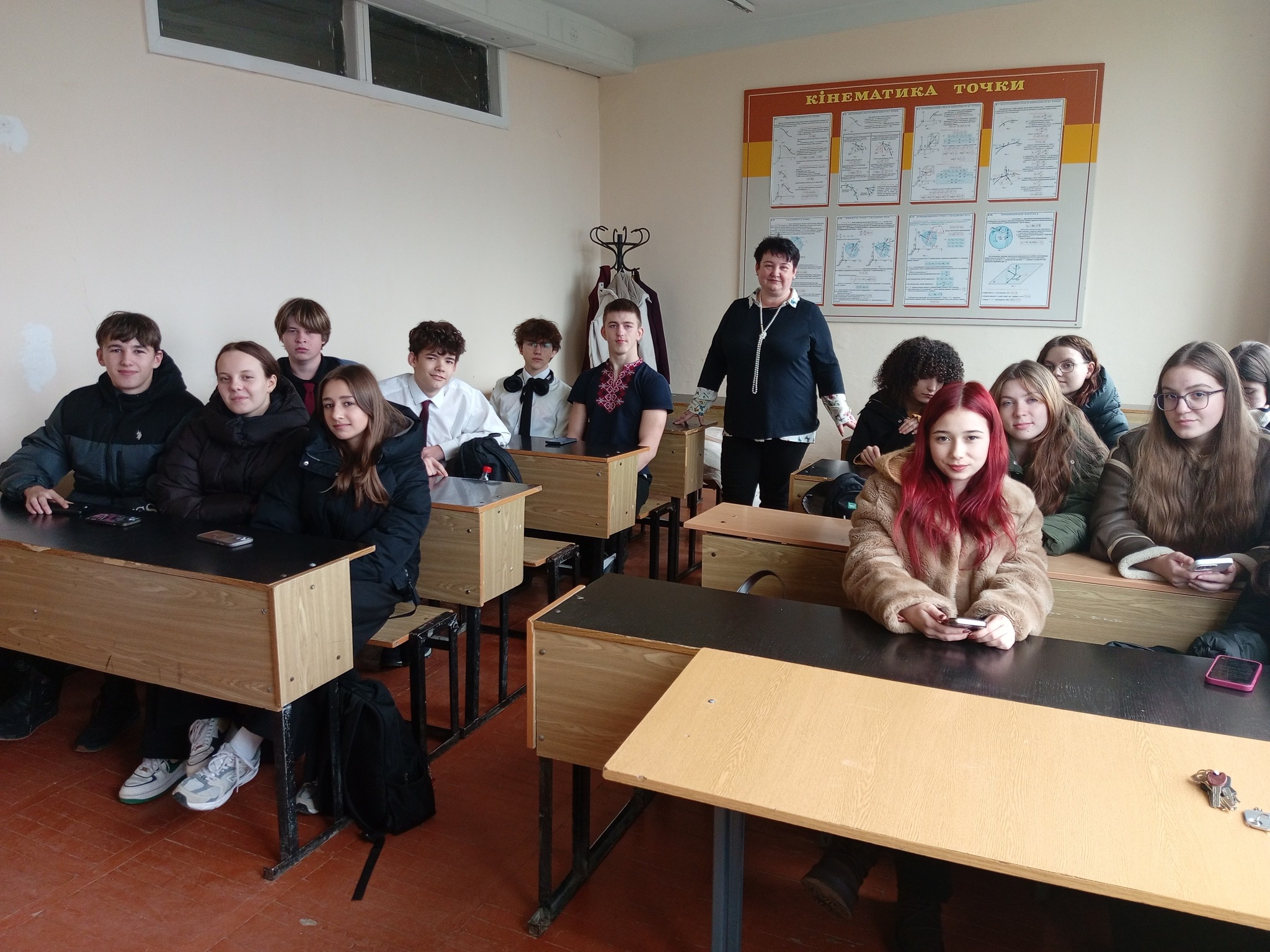 Професійна орієнтація в дії: асистент кафедри ІПЗ Олександра Царева проводить урок технологій у фізико-технічному ліцеї ІФНТУНГ