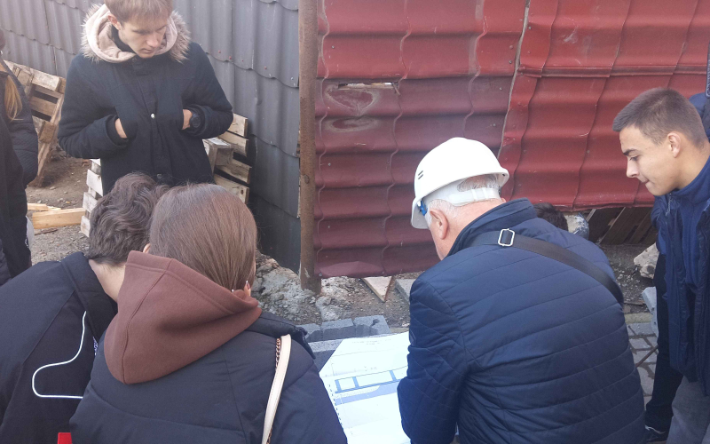 Бінарне заняття на будмайданчику: теорія зустрічається з практикою