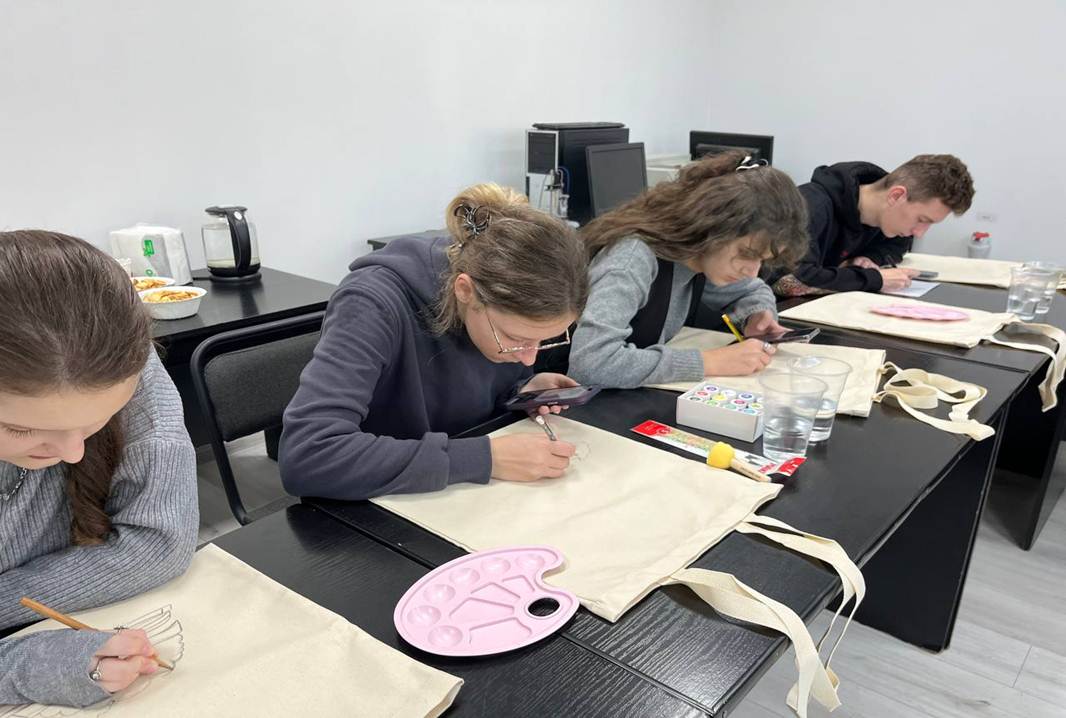 ВОРКШОП ІЗ РОЗПИСУ ШОПЕРІВ