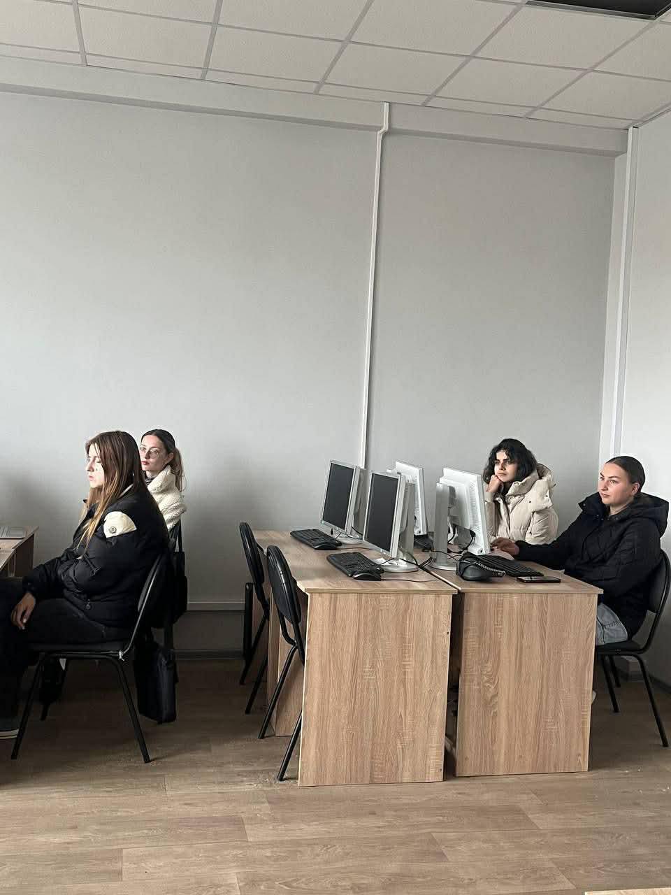 Друзів пізнаєш у складні часи