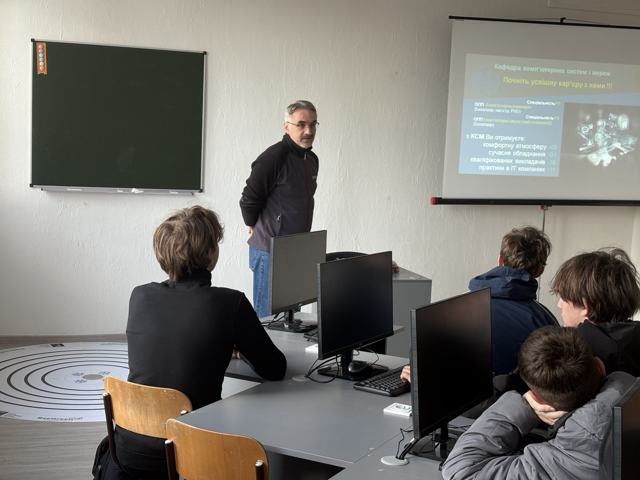 Від Технологій до Роботів: Майбутні Інженери у Гостях кафедри КСМ!