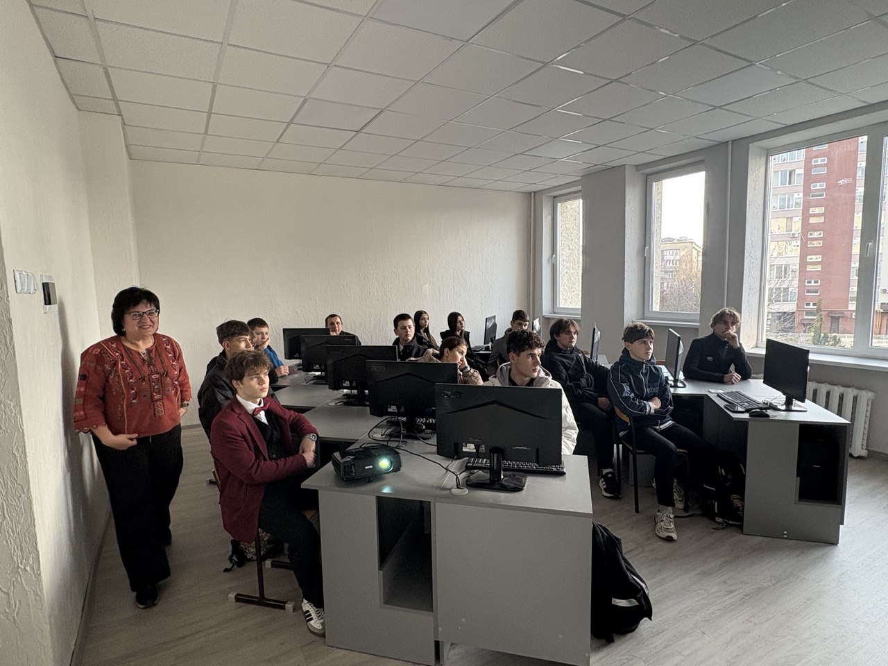 Від Технологій до Роботів: Майбутні Інженери у Гостях кафедри КСМ!