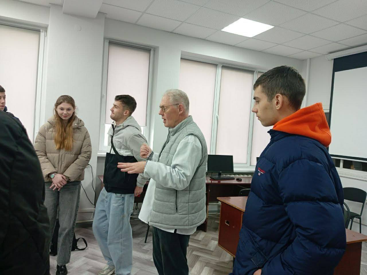 Друзів пізнаєш у складні часи