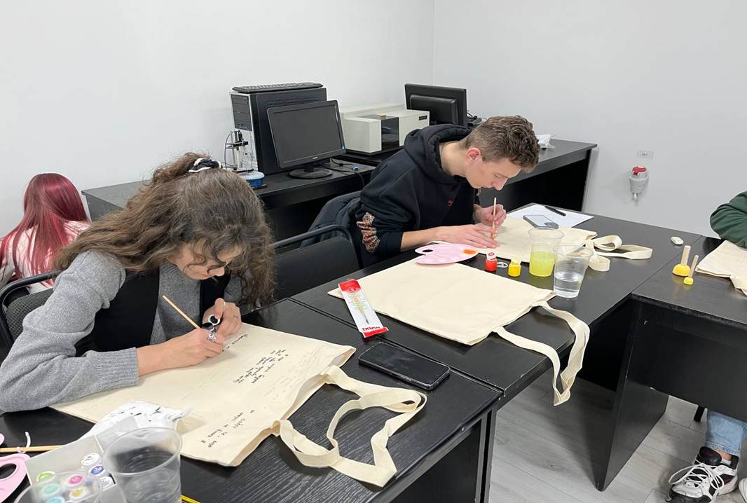 ВОРКШОП ІЗ РОЗПИСУ ШОПЕРІВ