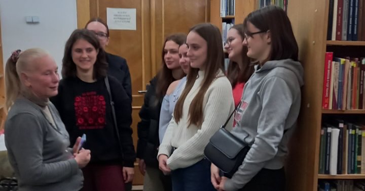 Студенти пізнають цифрову бібліотеку зсередини!