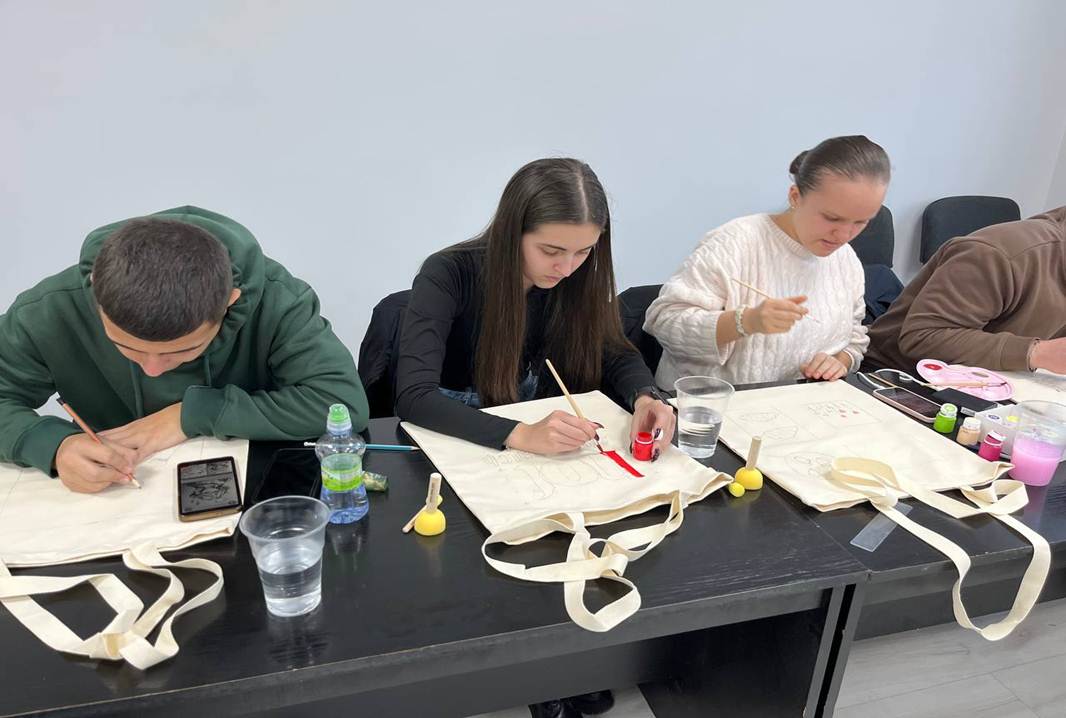 ВОРКШОП ІЗ РОЗПИСУ ШОПЕРІВ