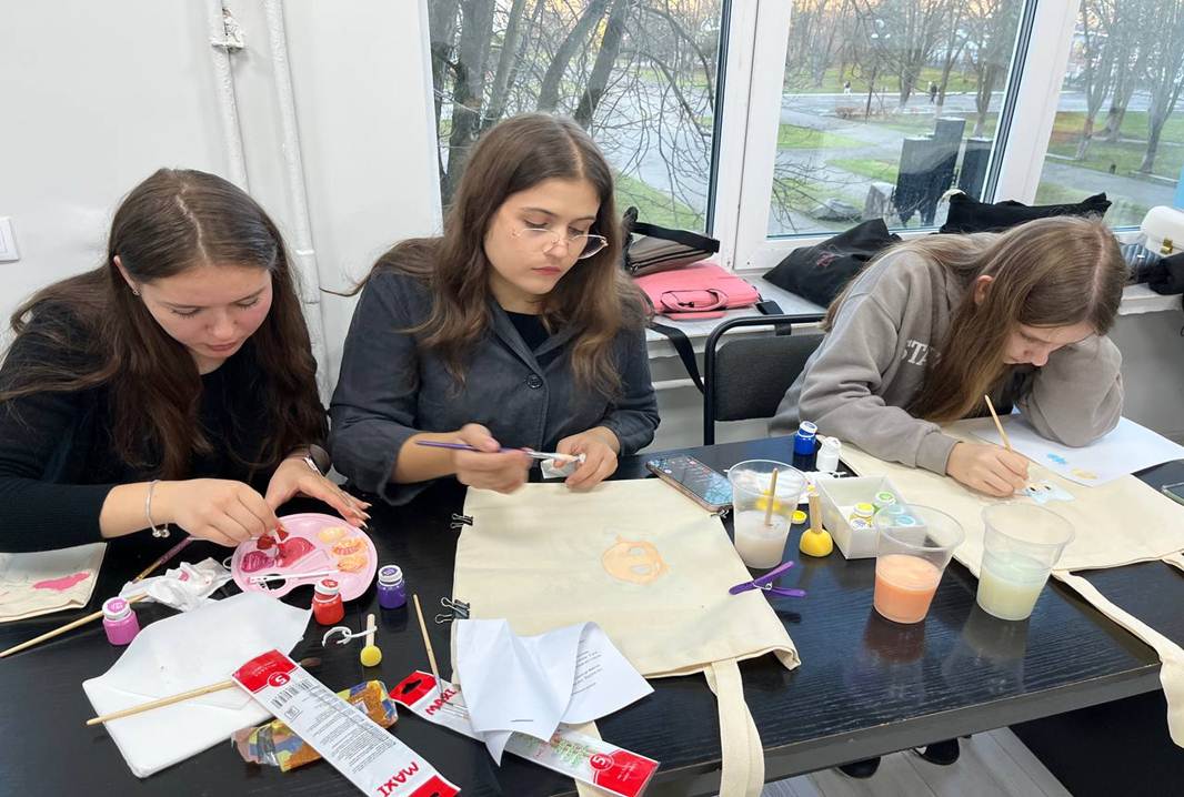 ВОРКШОП ІЗ РОЗПИСУ ШОПЕРІВ