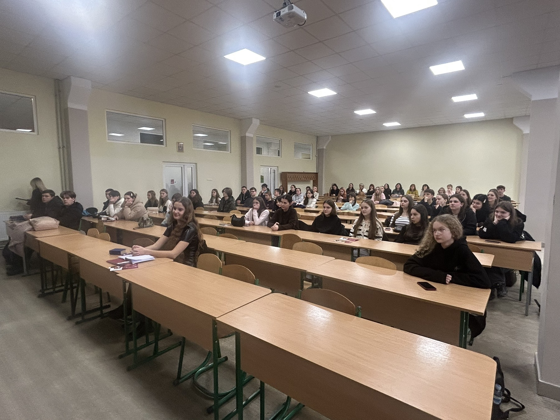 Підтримуємо талановиту молодь: участь у роботі олімпіад з іноземних мов