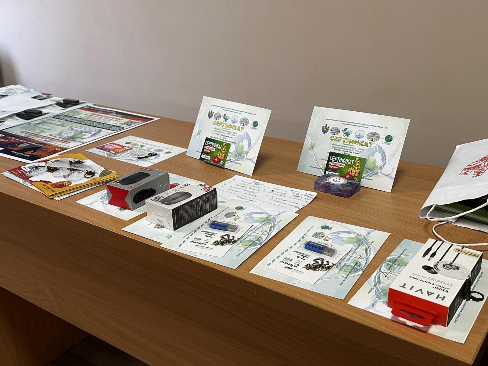 УРОЧИСТЕ НАГОРОДЖЕННЯ УЧАСНИКІВ «МОЛОДІЖНИЙ ЕКОГЕОФОРУМ – 2025»   